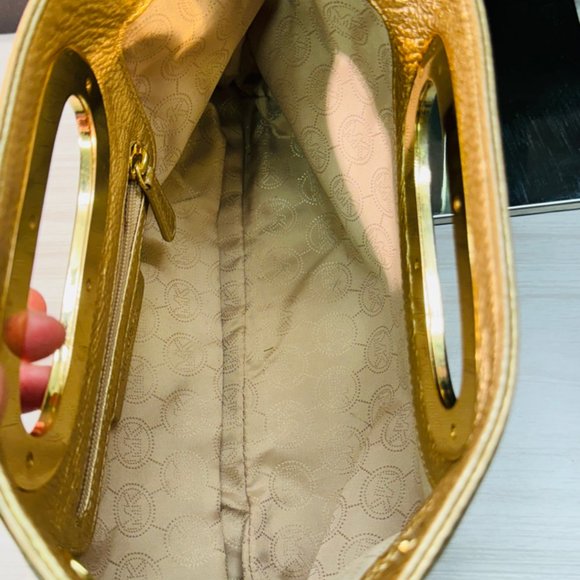 Michael Kors Gold Pebbled Leather Berkley Clutch - Picture 7 of 9